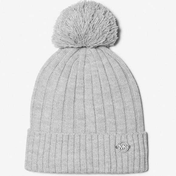 Michael Kors gray beanie with Pom ❄️♦️ - Picture 7 of 8